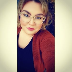 Meet your Posher, Saundra